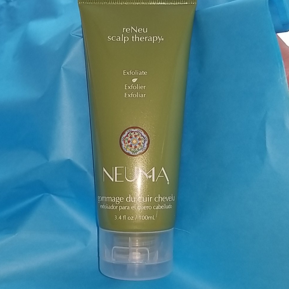Neuma reNeu scalp therapy Exfoliate